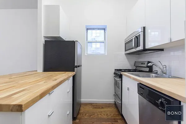 Rented by Bond New York | media 3