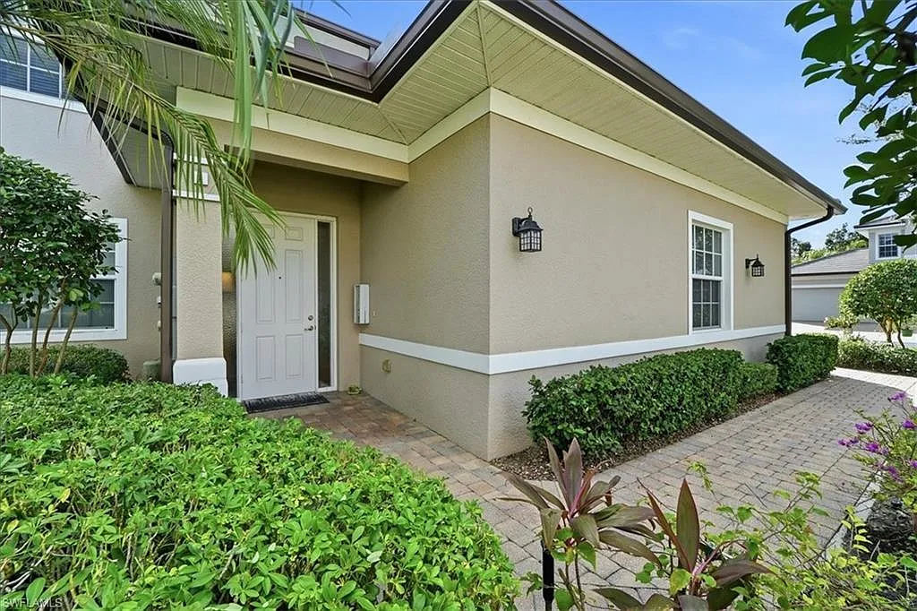3 bed, 3.0 bath, 2523 sqft, $3,800 — Photo 3