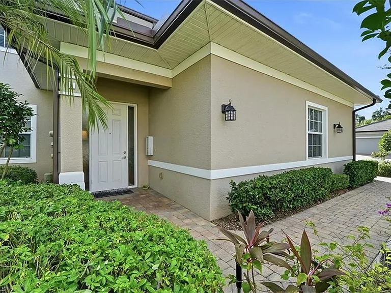 7842 Hawthorne Dr #1703 — Photo 3
