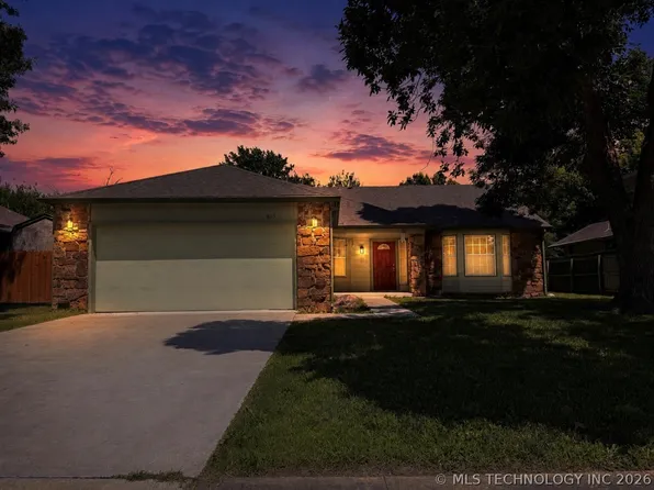 613 S Hemlock Ave W, Broken Arrow, OK 74012