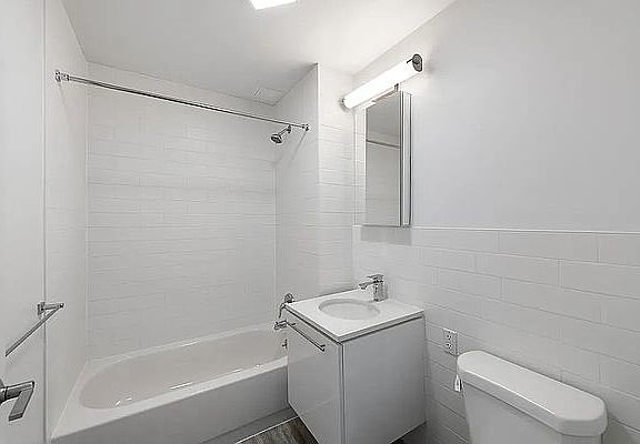 5th image of 2338 2nd Ave #C