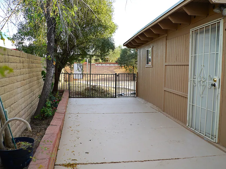 951 W Oahu Pl — Photo 24