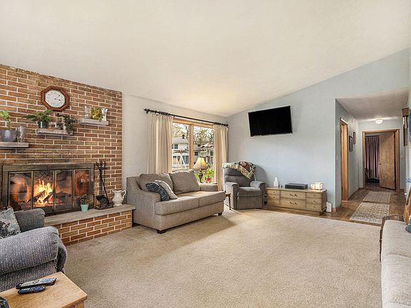 3rd image of 502 E Hamilton Ln