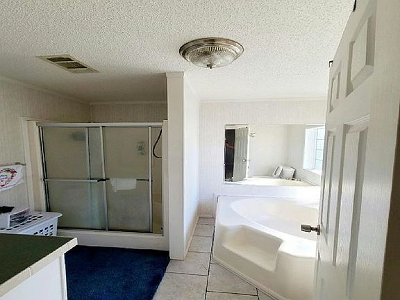 4th image of 5822 Shawnee Dr #232