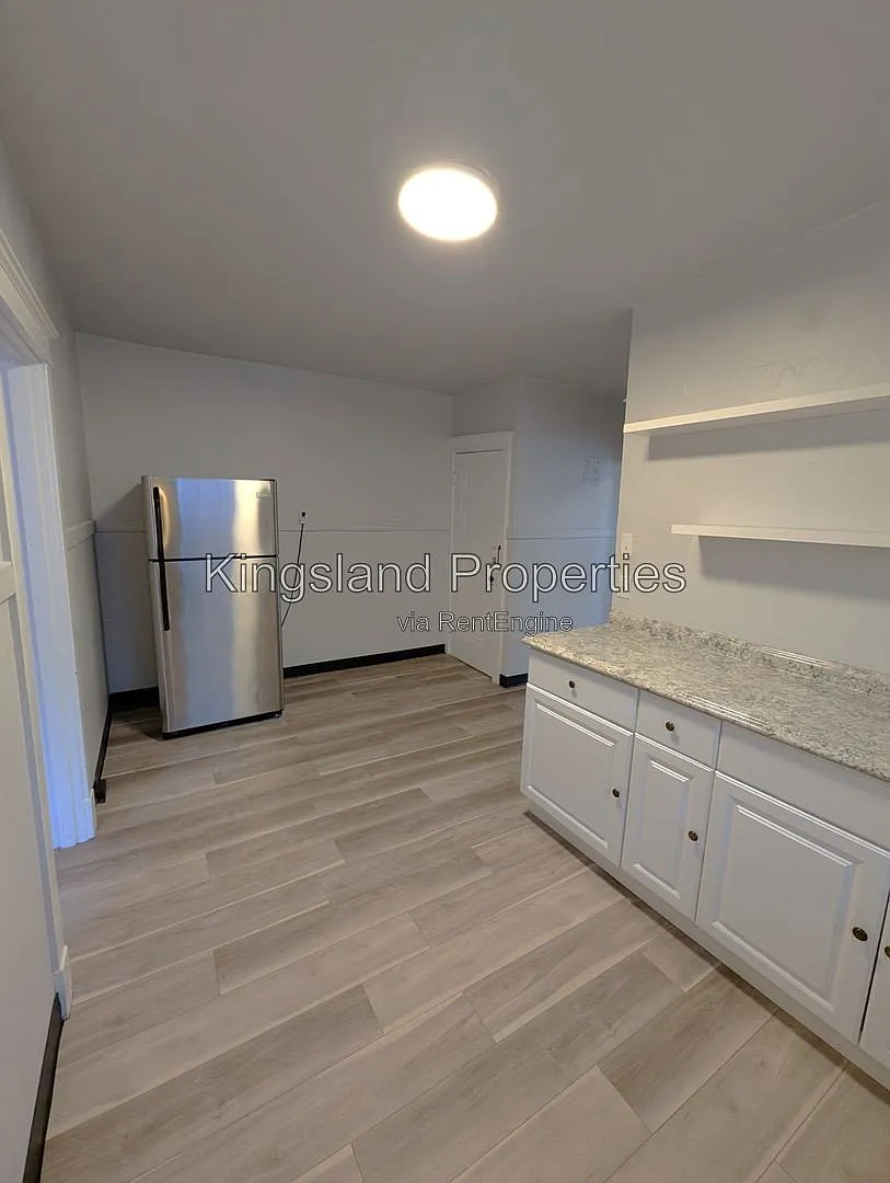 2 bed, 1.0 bath, 1000 sqft, $1,000 — Photo 2