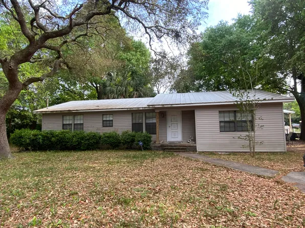 33 Circle Dr, Fort Walton Beach, FL 32547