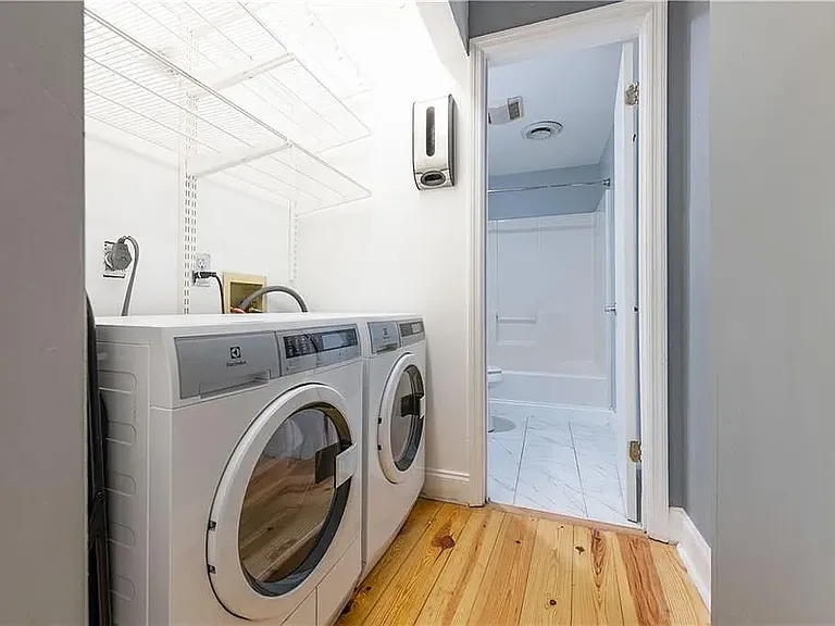 210 Walker St SW #1 — Photo 18