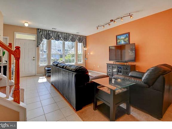 4th image of 84 Ashford Dr