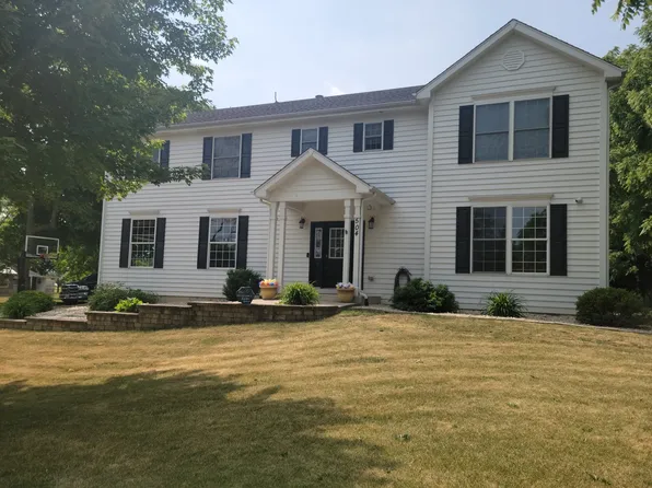 504 E Benton St, Newark, IL 60541