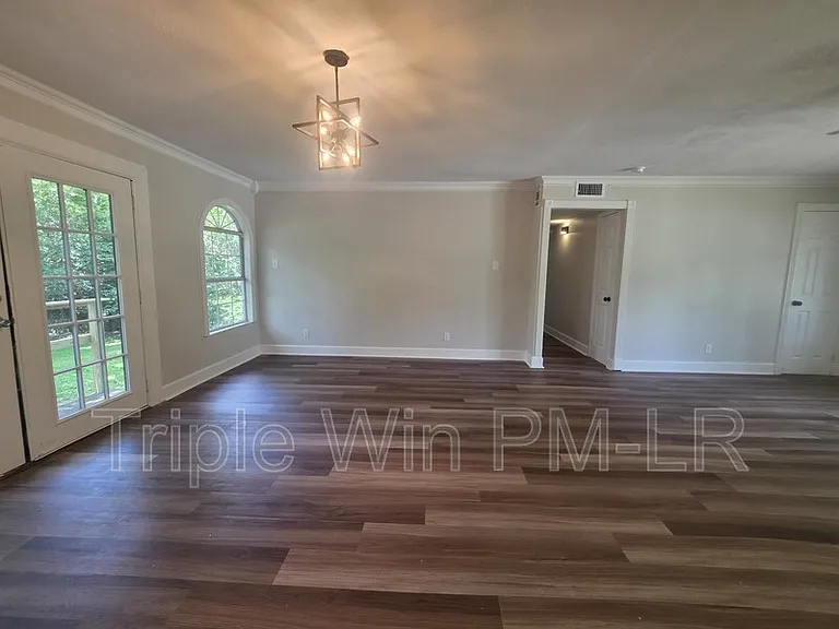 8700 Winston Dr — Photo 14