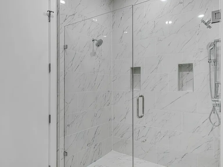 426 W 9th St #108 — Photo 24