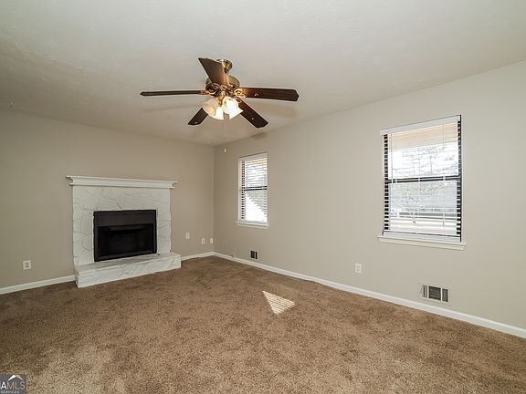 5th image of 499 Woodland St