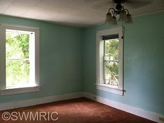 4th image of 142 N Main St