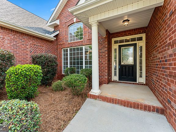 4th image of 102 Rosemary Ct