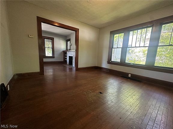 2nd image of 1438 Rowland Ave NE