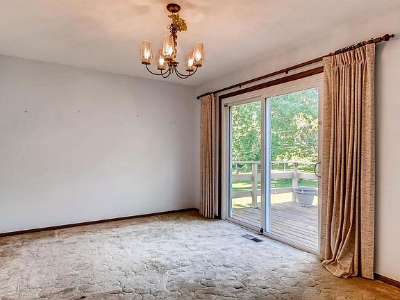 5th image of 8761 Meadowvale Dr
