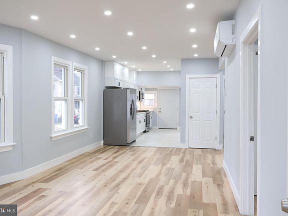 5th image of 618 Dock St