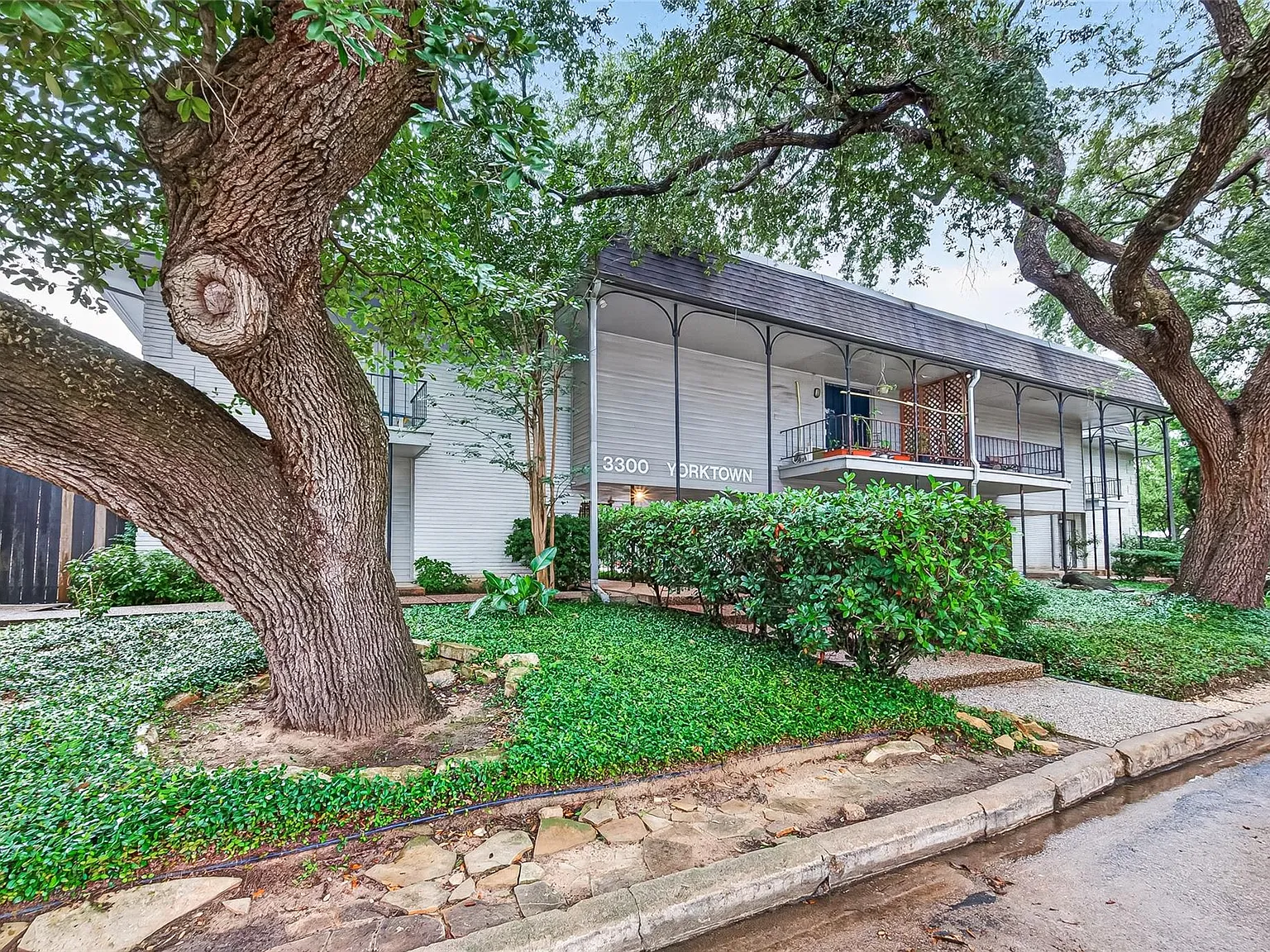 2 bed, 2.0 bath, 1190 sqft, $1,800 — Photo 3