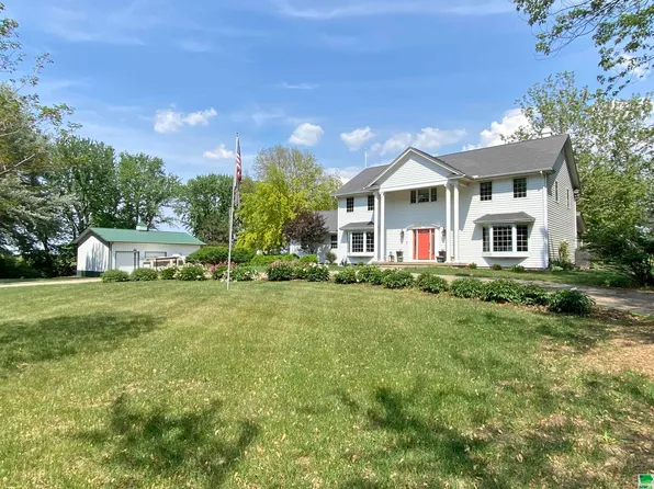 1024 14th Ave SE, Le Mars, IA 51031