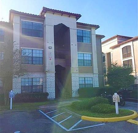 3rd image of 6137 Metrowest Blvd Unit 106