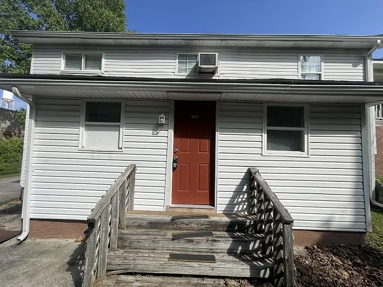 182 Chestnut St — Photo 2