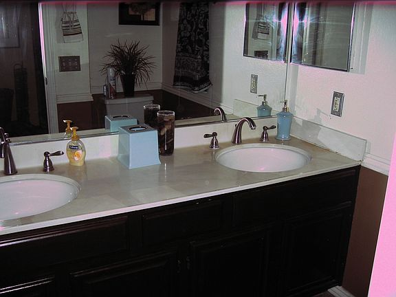 Bathroom (Double Sinks)