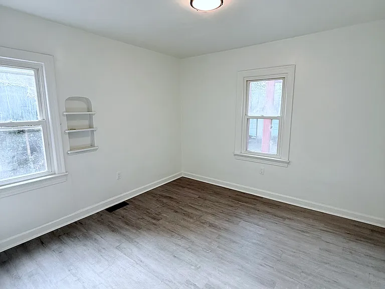 418 Sumner Ave — Photo 11