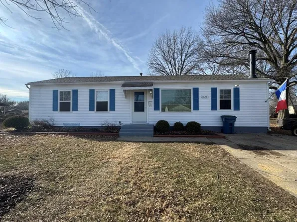 1120 N Redwood Dr, Independence, MO 64056