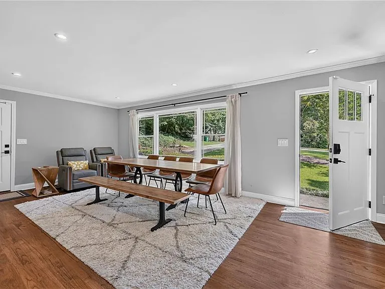 4100 Shawnee Ln NE — Photo 5