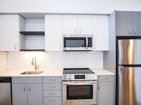 5th image of 2320 N Vancouver Ave #101