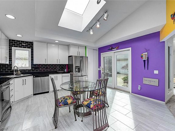 5th image of 33164 Glenwood Ct