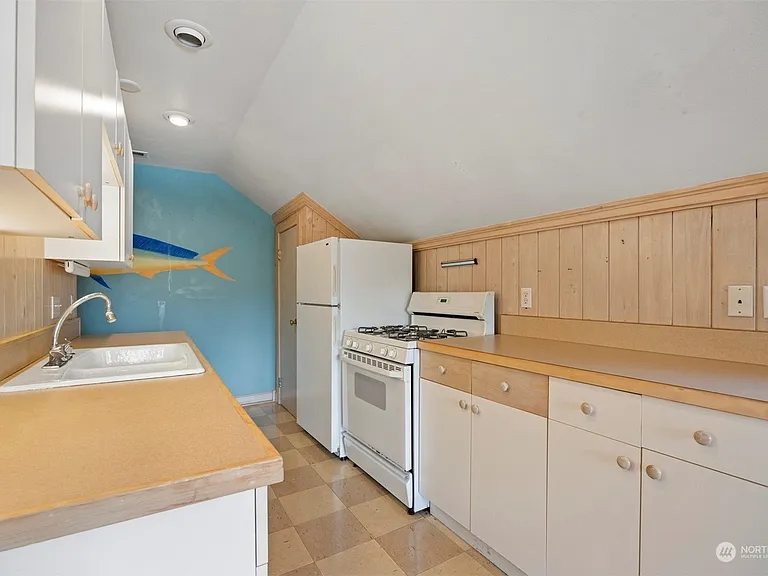 711 Donovan Ave #3 — Photo 3