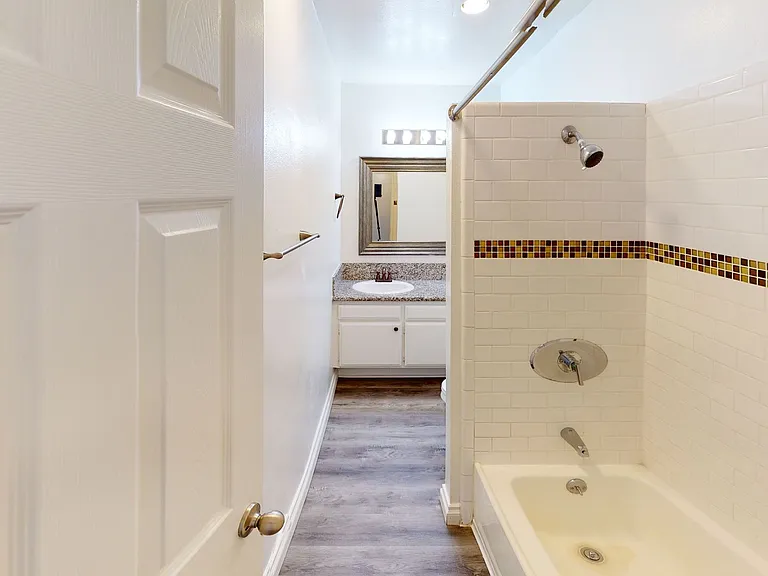 5th Street Apartments — Photo 24