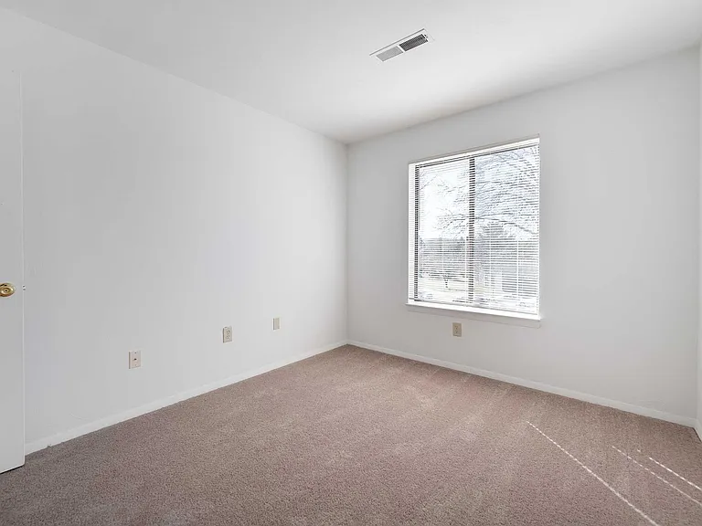 Foxridge Apartment Homes — Photo 185