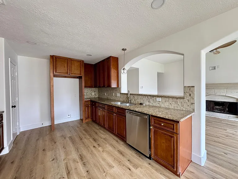 6427 Liberty Valley Dr — Photo 23