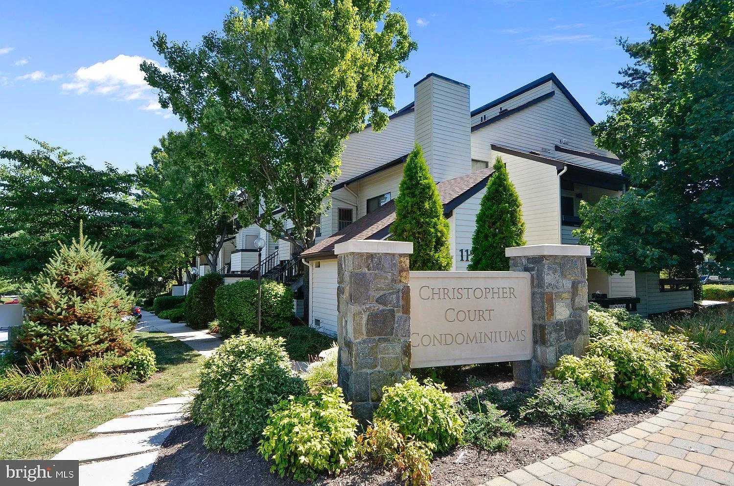 2 bed, 2.5 bath, 1322 sqft, $2,250 — Photo 1