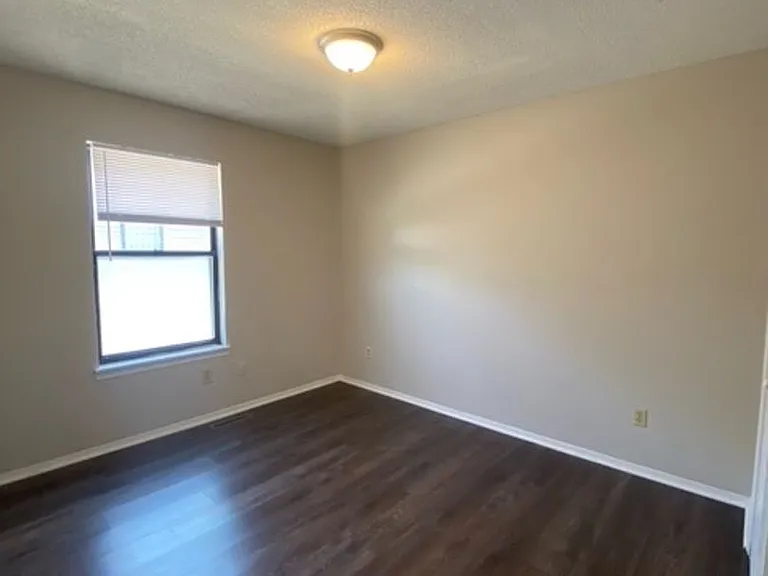 1443 N Wabash Ave — Photo 9