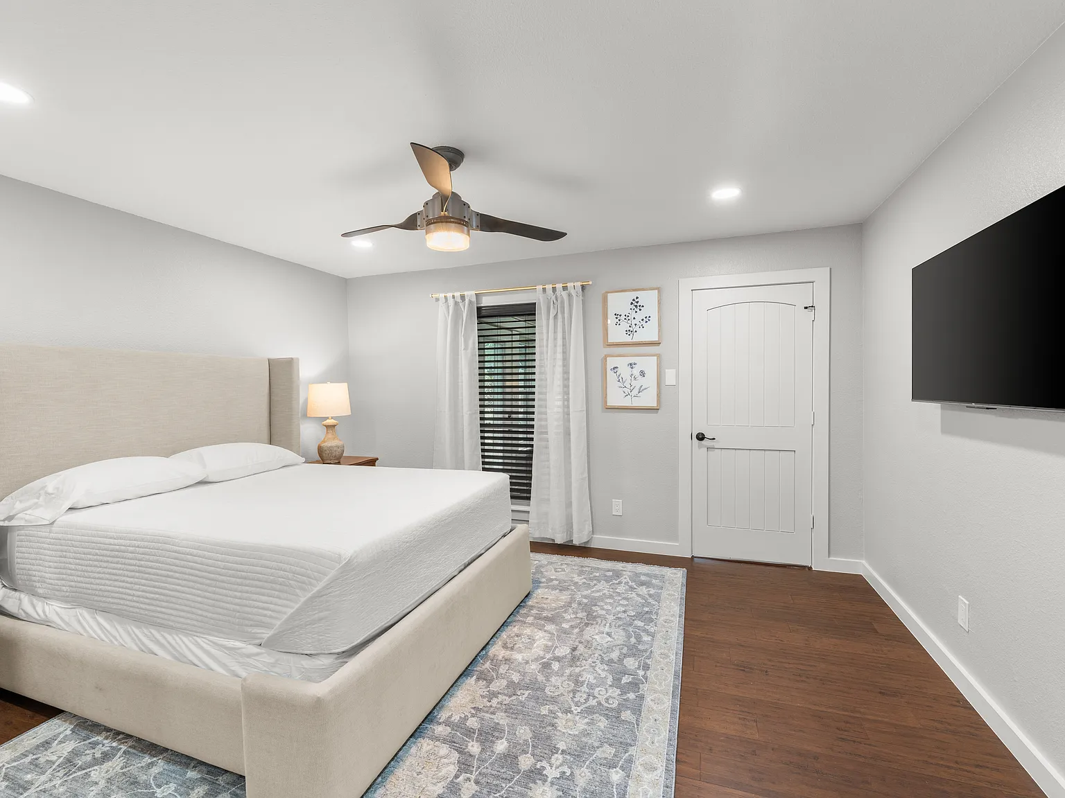 6926 Royal Ln — Photo 2