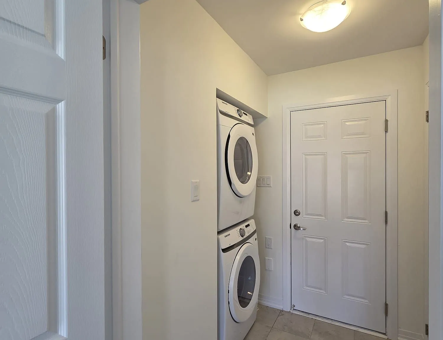 4 bed, $2,400 — Photo 2