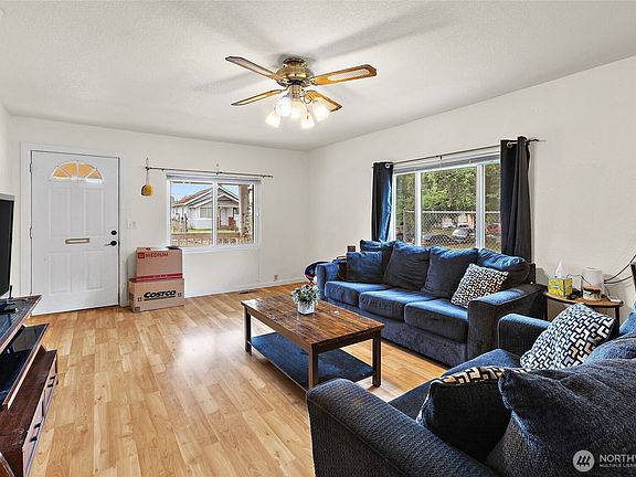 3rd image of 293 17th Avenue