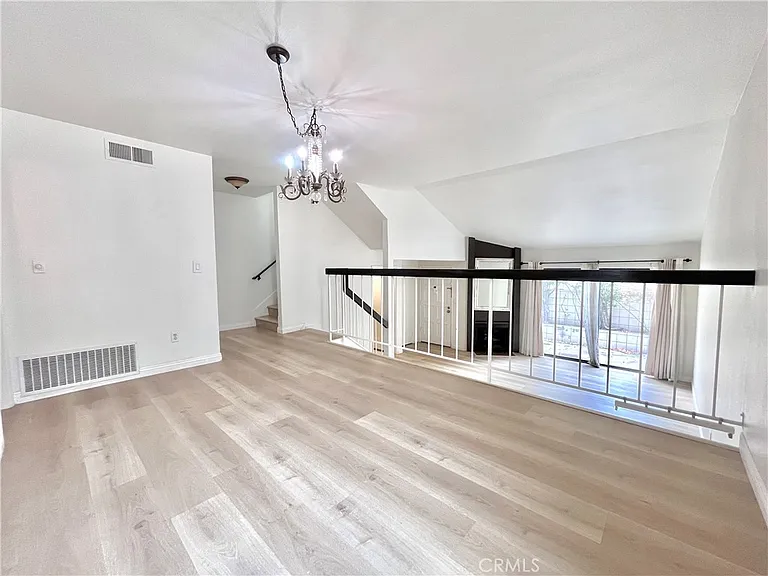 598 W Huntington Dr #C — Photo 6