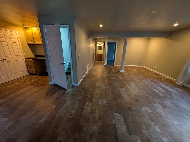 large room, build in desk
