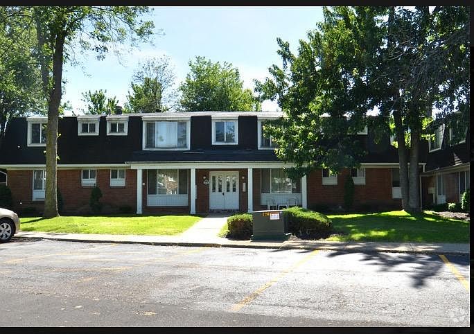 1st image of 293 Palmdale Dr