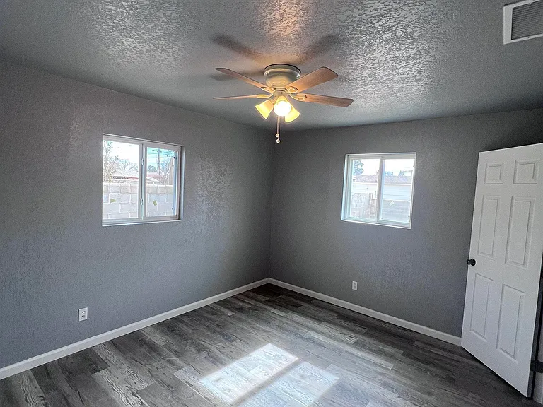 1507 W Ray Ave — Photo 12