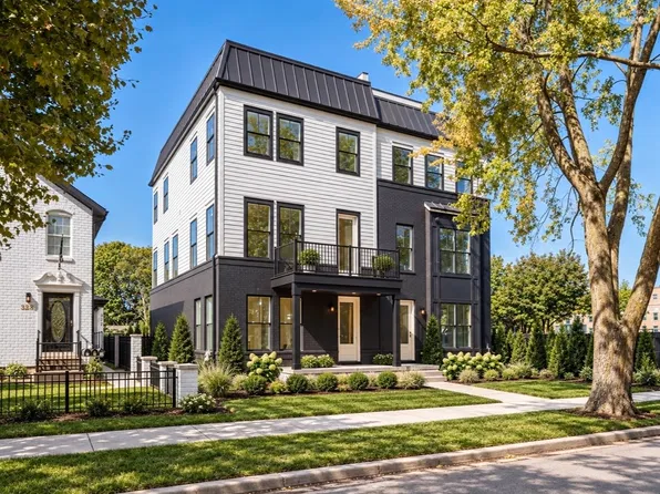 333 N Loomis St, Naperville, IL 60540