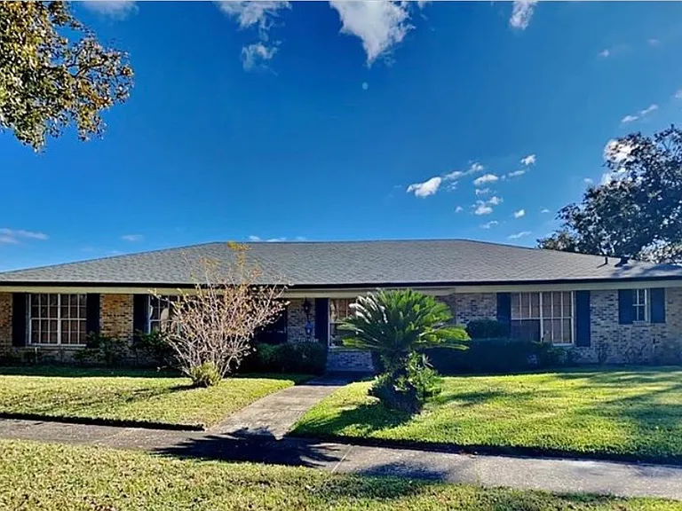 1353 Sawgrass Ct — Photo 1
