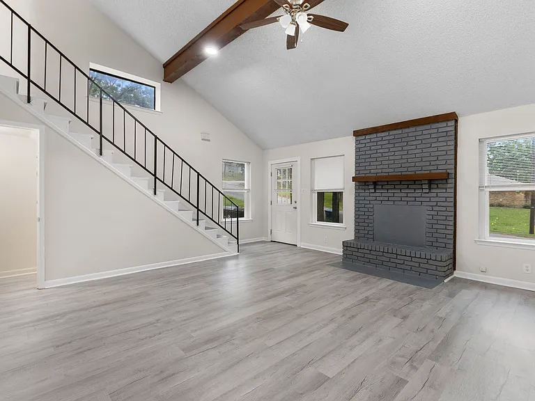 1205 W Texas St — Photo 8