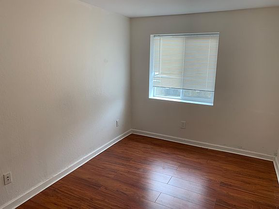 4th image of 3721 Elston Dr