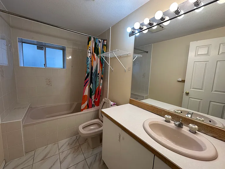 931 Holdom Ave — Photo 6