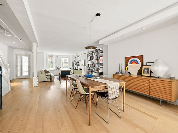3rd image of 135 W 118th St #1